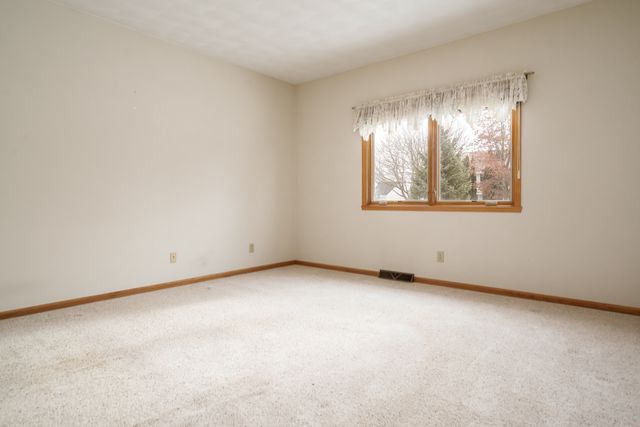 213 Boeing Trail, Poplar Grove, IL 61065