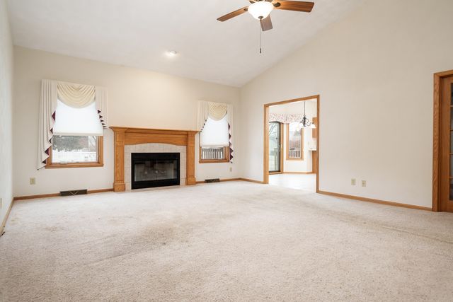 213 Boeing Trail, Poplar Grove, IL 61065