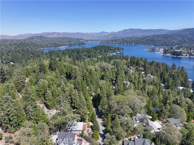 27486 Oakwood, Lake Arrowhead, CA 92352