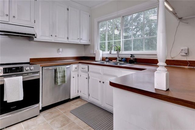 117 Sandy Lake DR, Hampton, VA 23666
