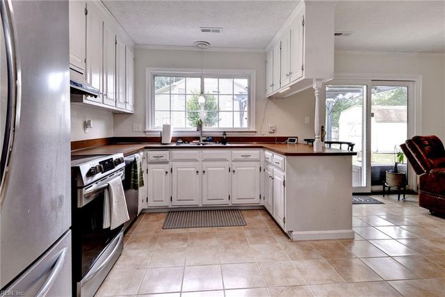 117 Sandy Lake DR, Hampton, VA 23666
