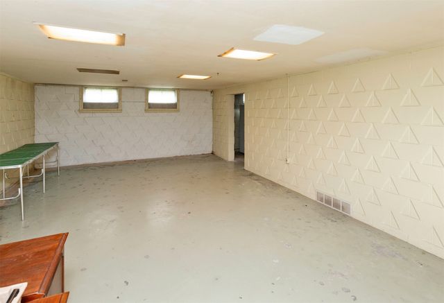 1901 80th Street, Windsor Heights, IA 50324