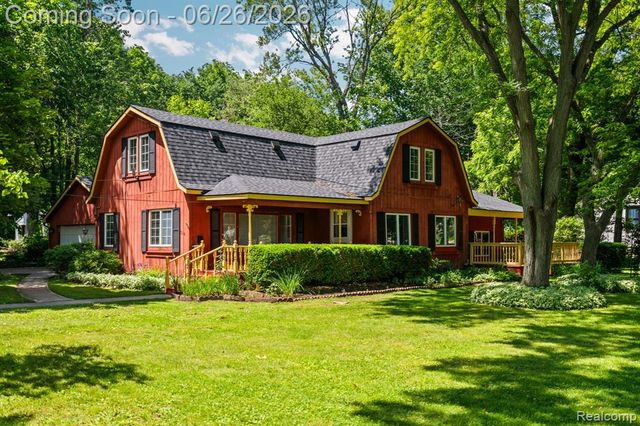 514 Lake Street, Howell, MI 48843