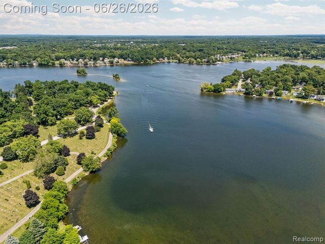 514 Lake Street, Howell, MI 48843