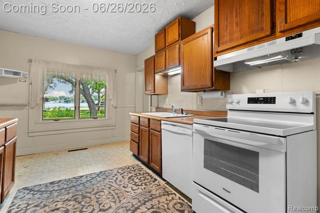 514 Lake Street, Howell, MI 48843