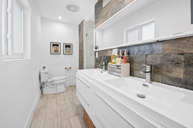 3431 NE 18th Avenue, Oakland Park, FL 33306