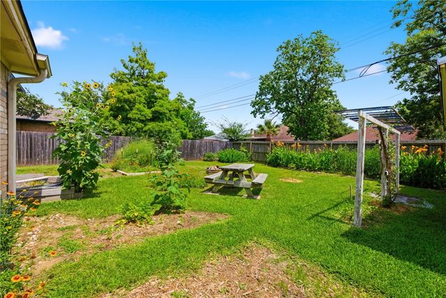 3912 Sierra Court, Bryan, TX 77802