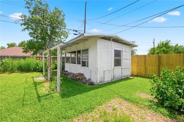 3912 Sierra Court, Bryan, TX 77802