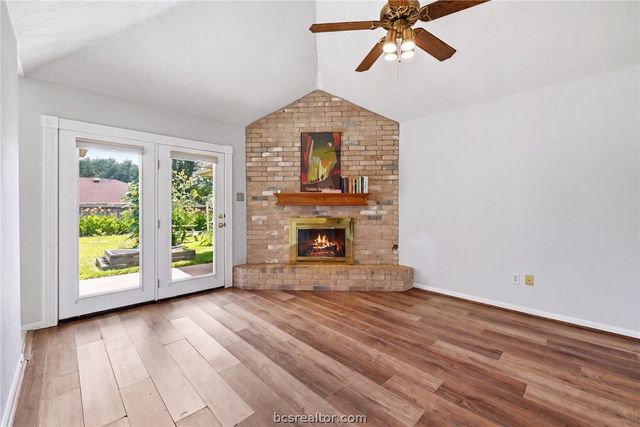 3912 Sierra Court, Bryan, TX 77802
