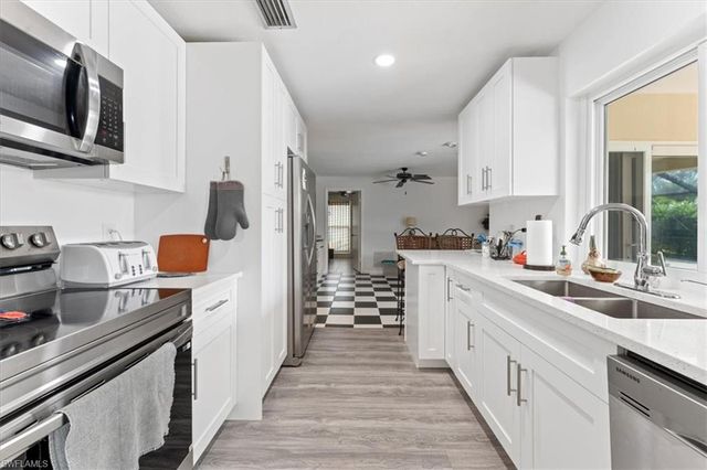 4419 Lakewood BLVD, Naples, FL 34112