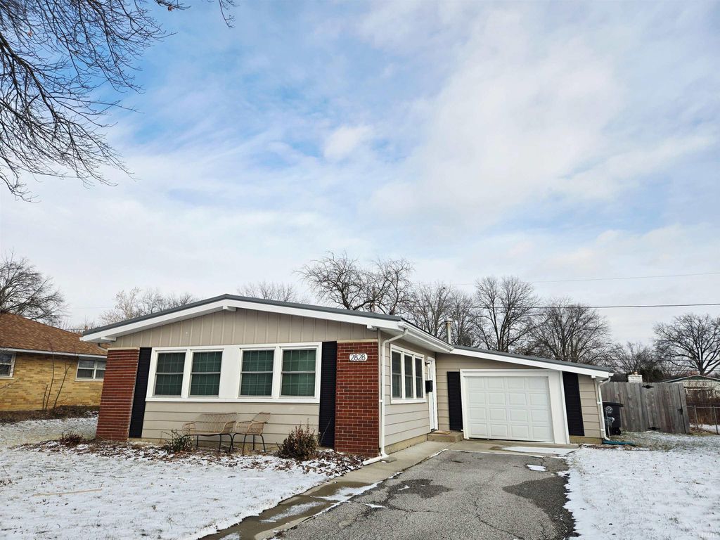 2828 Barnhart Avenue, Fort Wayne, IN 46805