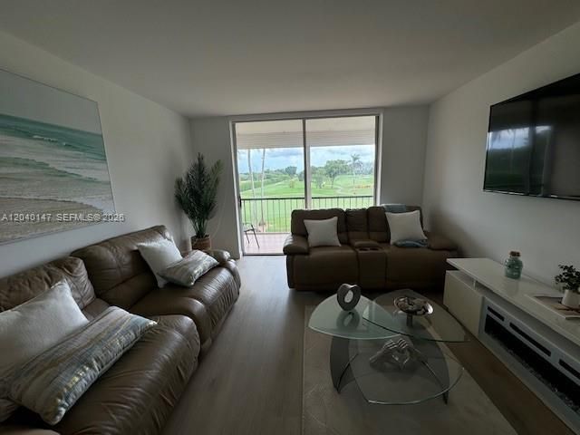 8900 Washington Boulevard 304A, Pembroke Pines, FL 33025