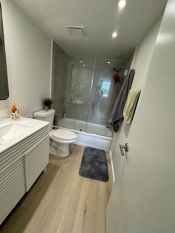 8900 Washington Boulevard 304A, Pembroke Pines, FL 33025