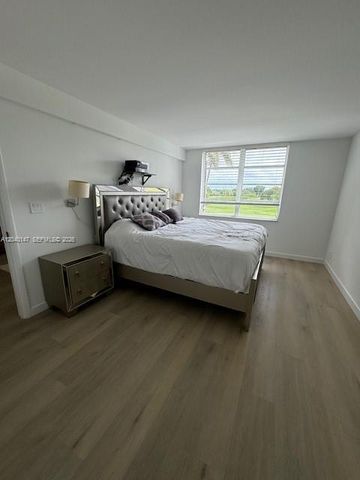 8900 Washington Boulevard 304A, Pembroke Pines, FL 33025