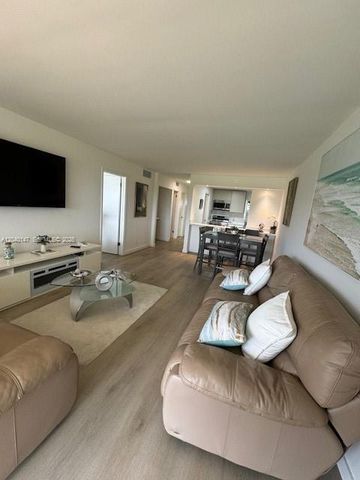 8900 Washington Boulevard 304A, Pembroke Pines, FL 33025
