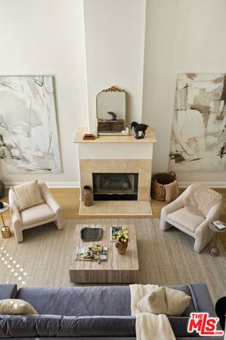 11982 Mayfield Avenue D, Los Angeles, CA 90049