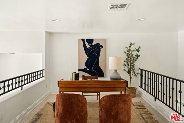 11982 Mayfield Avenue D, Los Angeles, CA 90049