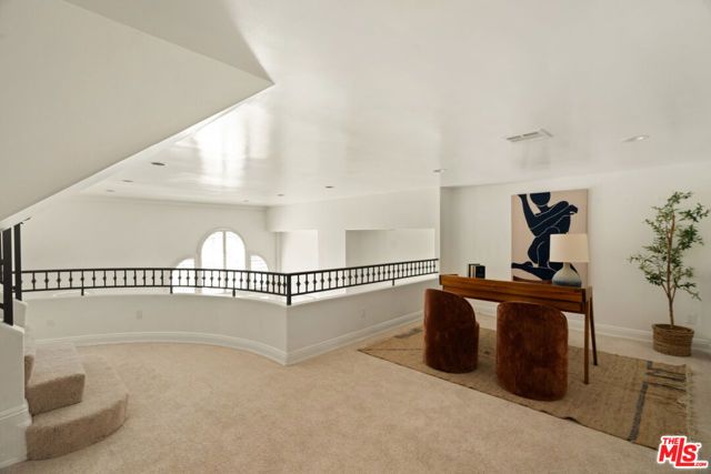 11982 Mayfield Avenue D, Los Angeles, CA 90049