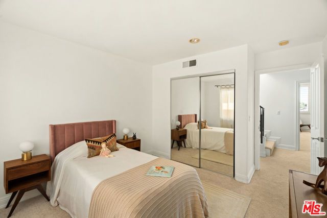 11982 Mayfield Avenue D, Los Angeles, CA 90049