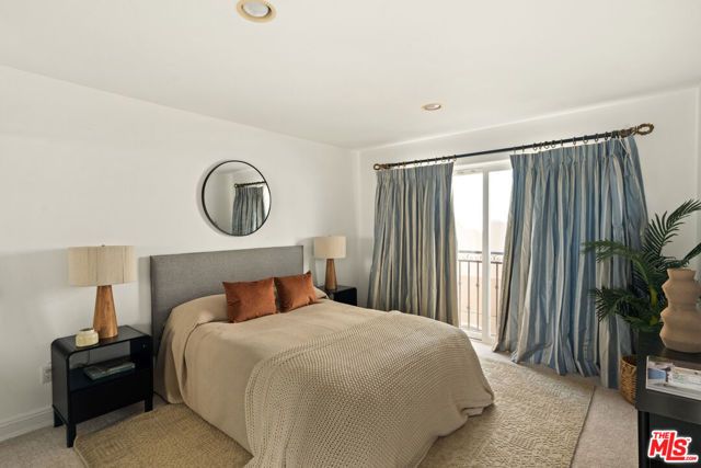11982 Mayfield Avenue D, Los Angeles, CA 90049