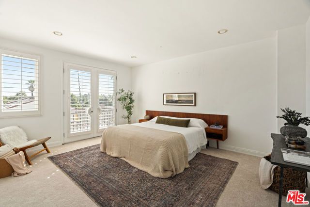 11982 Mayfield Avenue D, Los Angeles, CA 90049