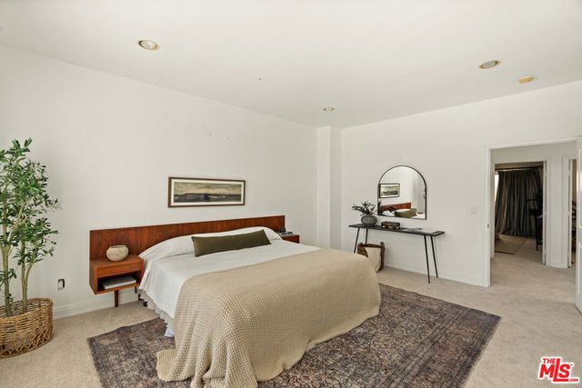 11982 Mayfield Avenue D, Los Angeles, CA 90049