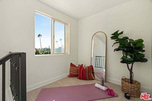 11982 Mayfield Avenue D, Los Angeles, CA 90049