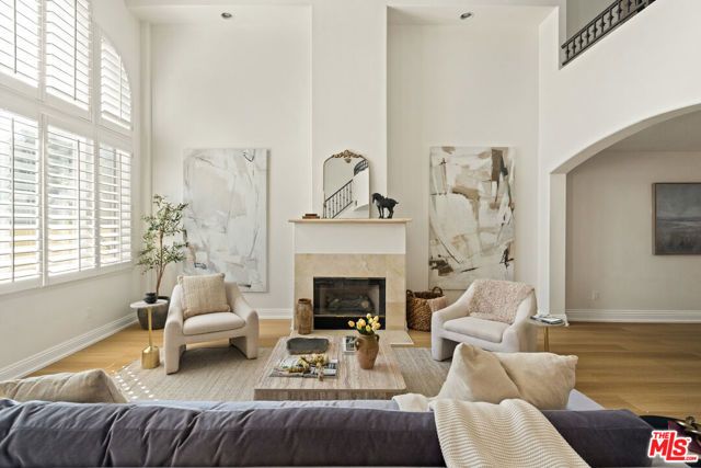 11982 Mayfield Avenue D, Los Angeles, CA 90049