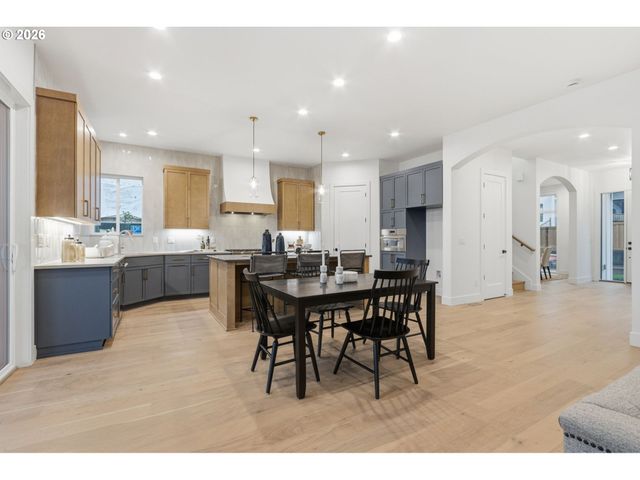 23037 Sw CURRY RIDGE Dr, Sherwood, OR 97140