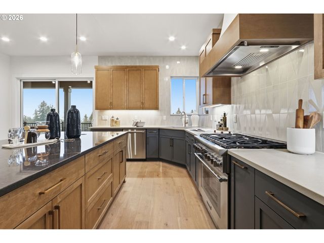 23037 Sw CURRY RIDGE Dr, Sherwood, OR 97140