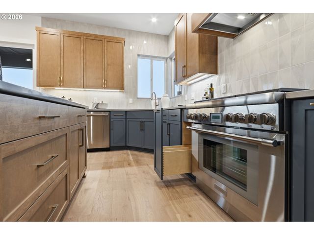 23037 Sw CURRY RIDGE Dr, Sherwood, OR 97140