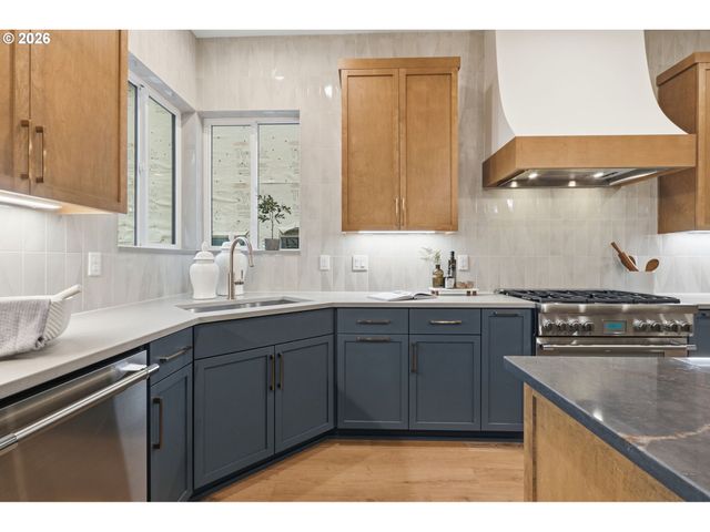 23037 Sw CURRY RIDGE Dr, Sherwood, OR 97140