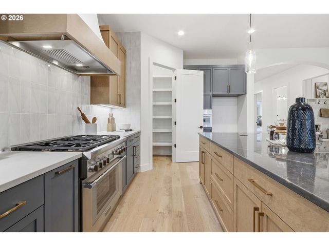 23037 Sw CURRY RIDGE Dr, Sherwood, OR 97140