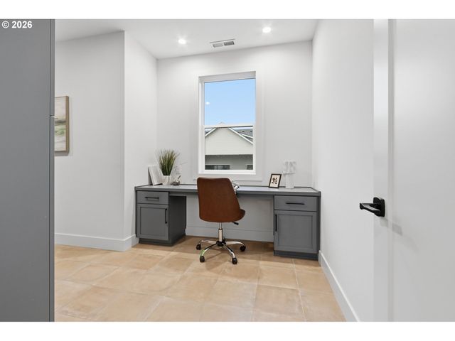 23037 Sw CURRY RIDGE Dr, Sherwood, OR 97140