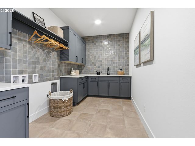 23037 Sw CURRY RIDGE Dr, Sherwood, OR 97140