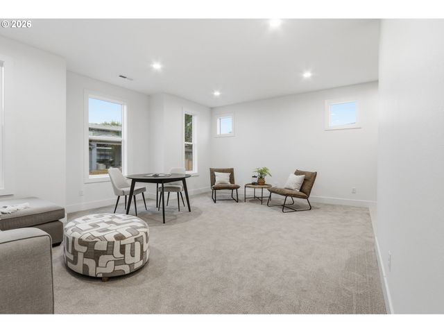 23037 Sw CURRY RIDGE Dr, Sherwood, OR 97140