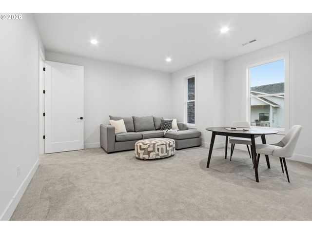 23037 Sw CURRY RIDGE Dr, Sherwood, OR 97140