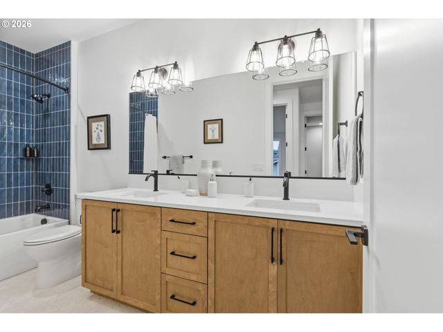 23037 Sw CURRY RIDGE Dr, Sherwood, OR 97140