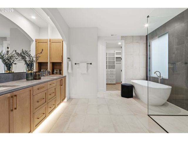 23037 Sw CURRY RIDGE Dr, Sherwood, OR 97140