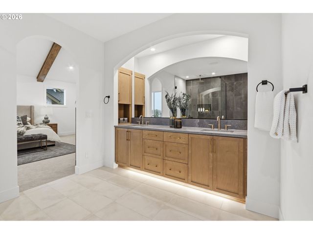 23037 Sw CURRY RIDGE Dr, Sherwood, OR 97140