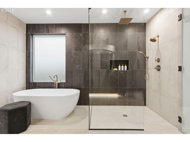 23037 Sw CURRY RIDGE Dr, Sherwood, OR 97140