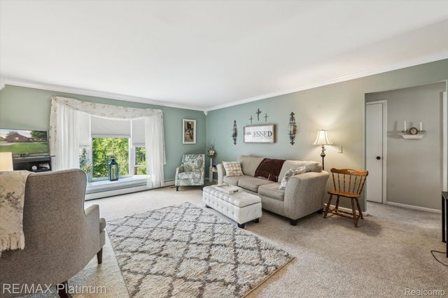 12132 Lexington Drive 2, Green Oak Township, MI 48178