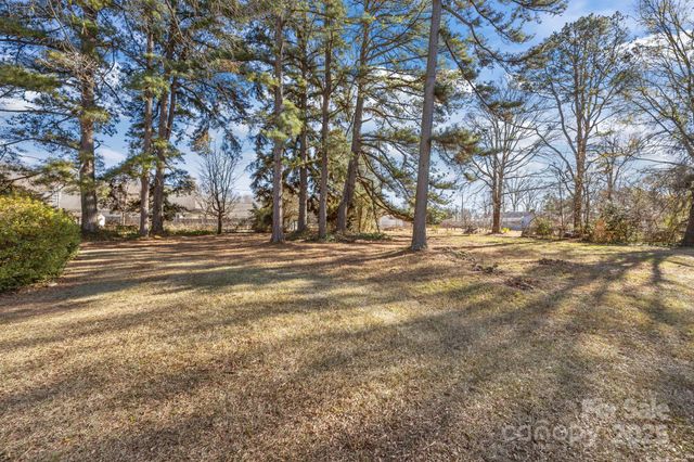 5324 Cheval Place, Charlotte, NC 28205