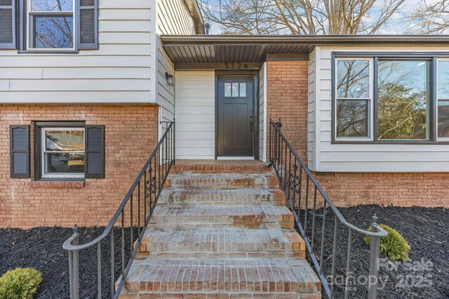 5324 Cheval Place, Charlotte, NC 28205