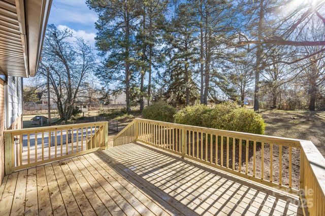 5324 Cheval Place, Charlotte, NC 28205