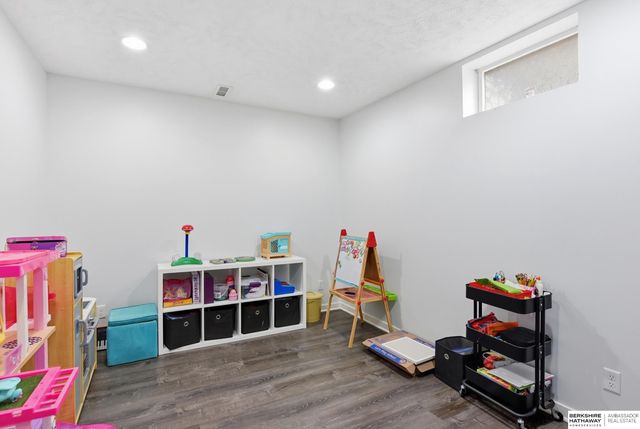 6108 S 176th Street, Omaha, NE 68135