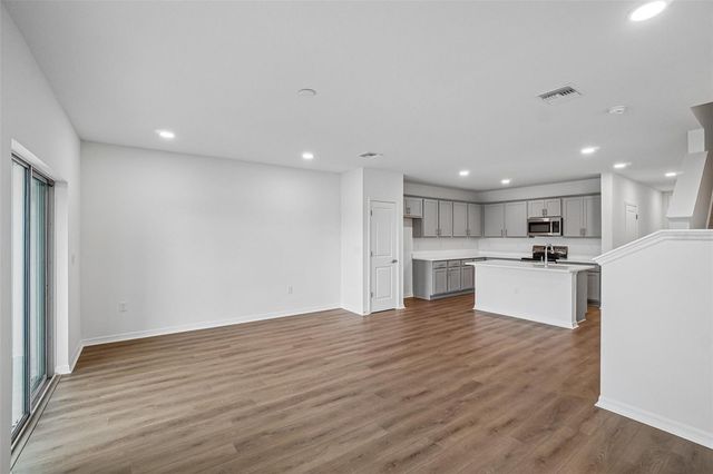 6868 HOLCOMBE DOWN DRIVE, Zephyrhills, FL 33541