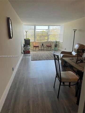 6700 Cypress Rd 409, Plantation, FL 33317