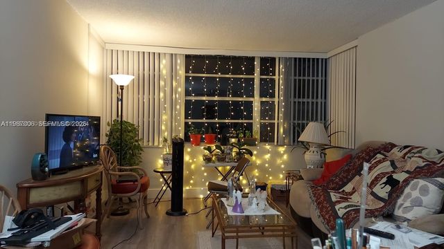 6700 Cypress Rd 409, Plantation, FL 33317