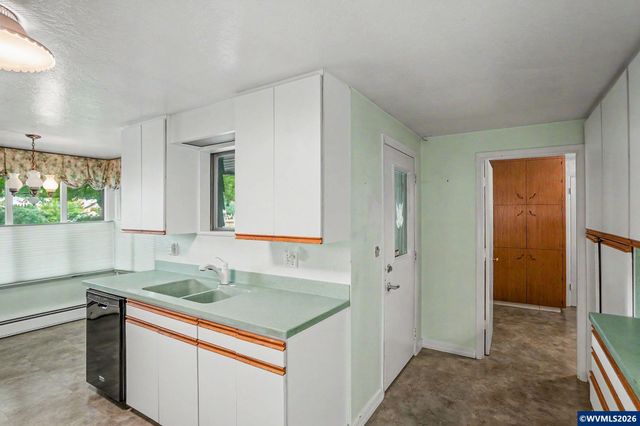 2860 Quinaby Rd NE, Salem, OR 97303